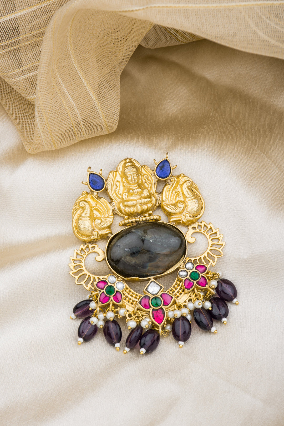 Royal Jadau Pendant with Intricate Gemstone Embellishments