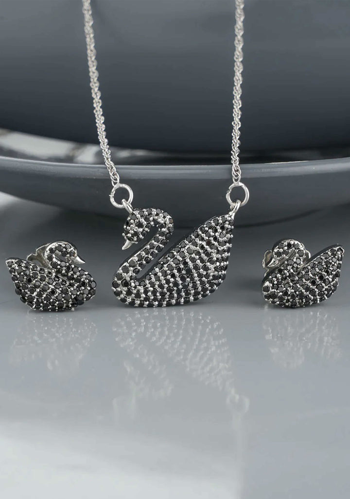 925 Silver Black Stone Swan Pendant Chain Set