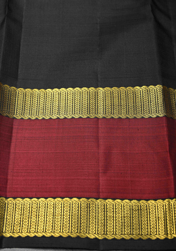 Spring Green Checks Pattern Kanjivaram Silk Saree with Contrast Temple Rettaipet Zari Border | SILK MARK CERTIFIED