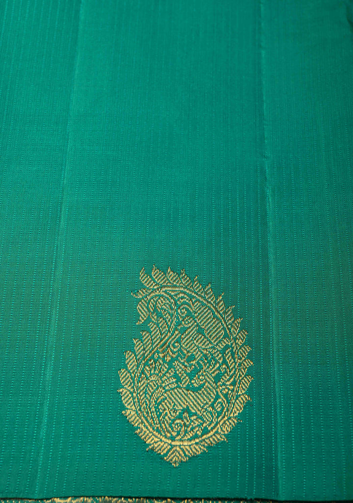 Borderless Pink Dual tone Kanjivaram Pure Silk Saree with Vertical Stripes and Paisley Buttas | SILK MARK CERTIFIED