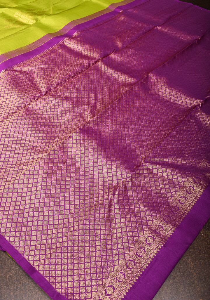 Chartreuse Borderless Kanjivaram Silk Saree with Paisley Buttas and Contrast Pallu | SILK MARK CERTIFIED