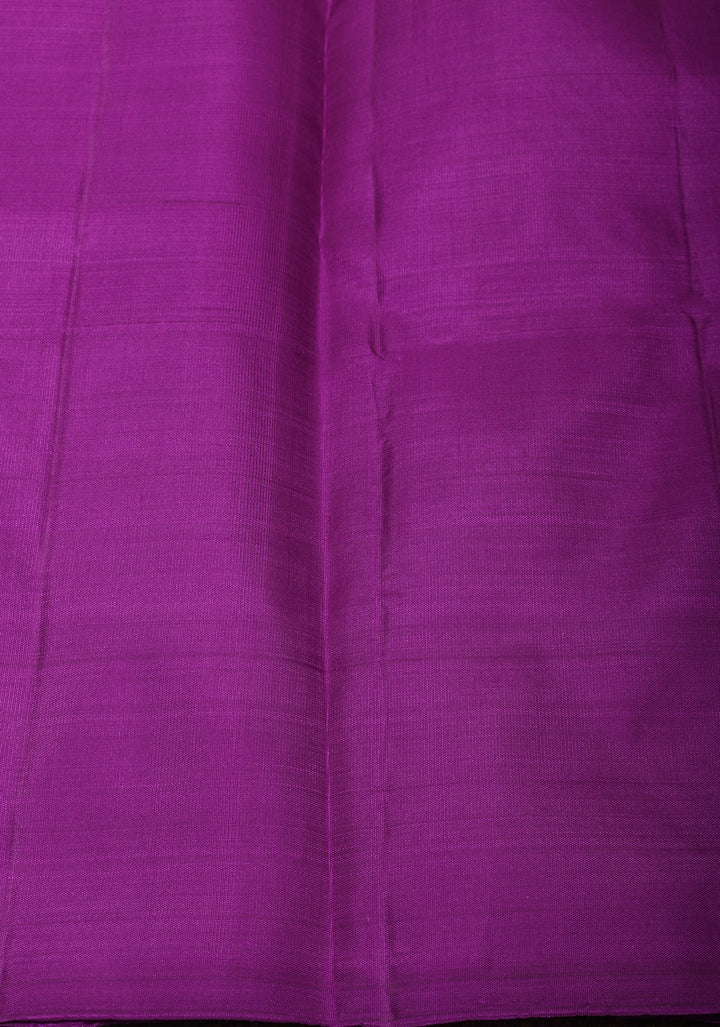 Chartreuse Borderless Kanjivaram Silk Saree with Paisley Buttas and Contrast Pallu | SILK MARK CERTIFIED