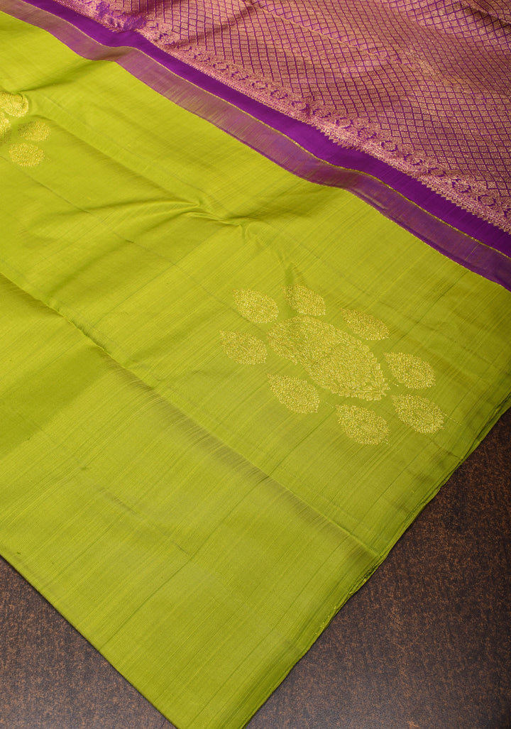 Chartreuse Borderless Kanjivaram Silk Saree with Paisley Buttas and Contrast Pallu | SILK MARK CERTIFIED