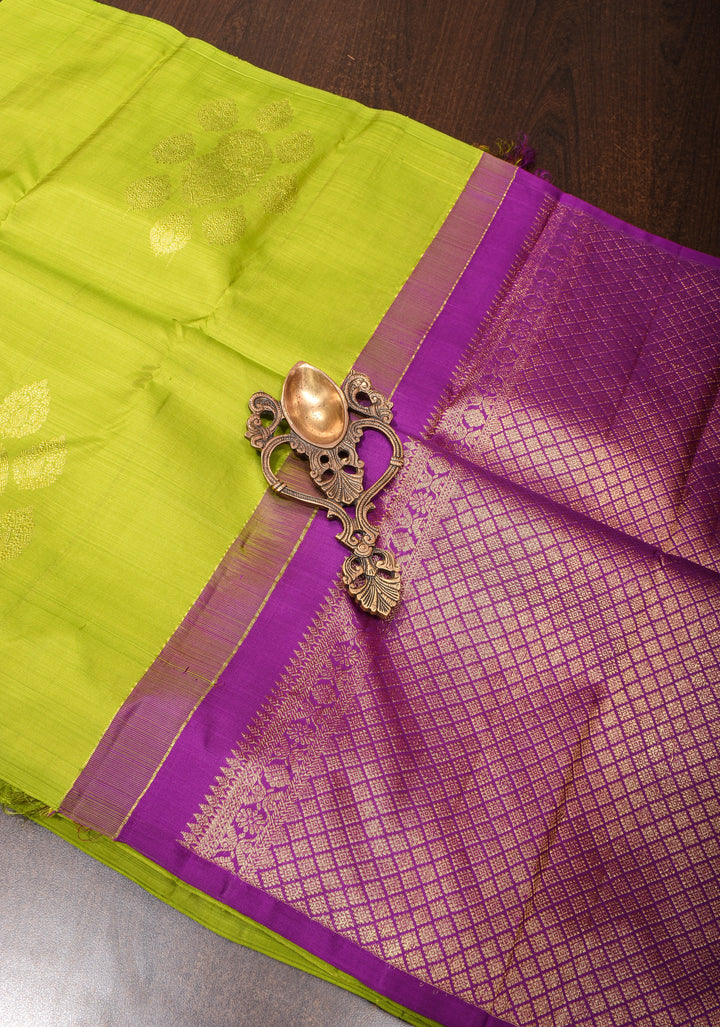 Chartreuse Borderless Kanjivaram Silk Saree with Paisley Buttas and Contrast Pallu | SILK MARK CERTIFIED