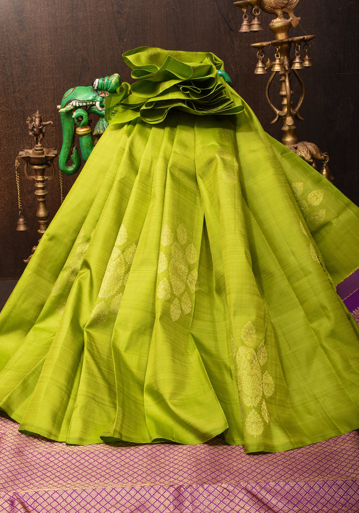 Chartreuse Borderless Kanjivaram Silk Saree with Paisley Buttas and Contrast Pallu | SILK MARK CERTIFIED