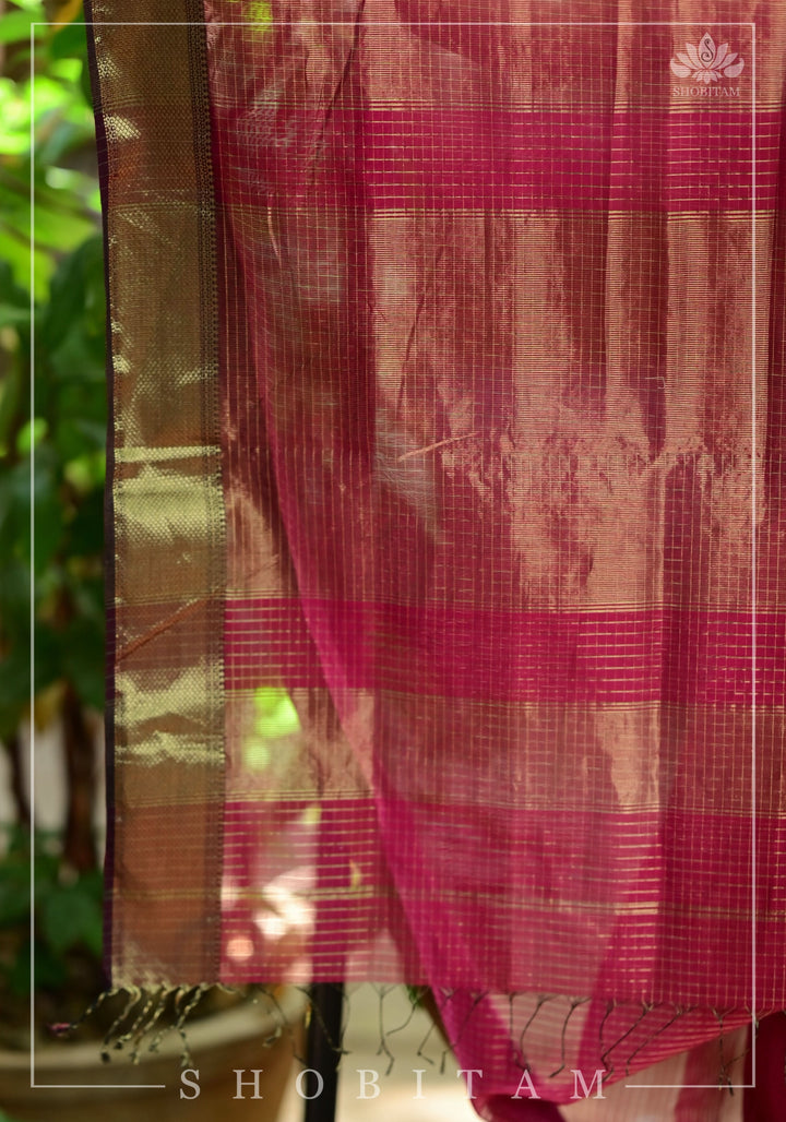 Pink Handwoven Maheshwari Silk Cotton Zari Pinstripes Saree