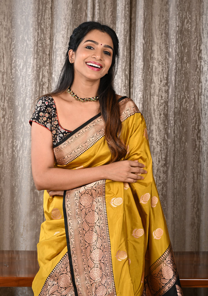 Peacock Choker Set With Kundan Stone in Black Thread And Matching Earrings