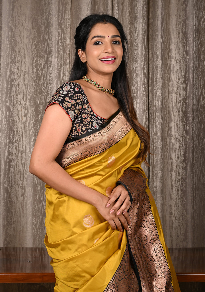 Peacock Choker Set With Kundan Stone in Black Thread And Matching Earrings