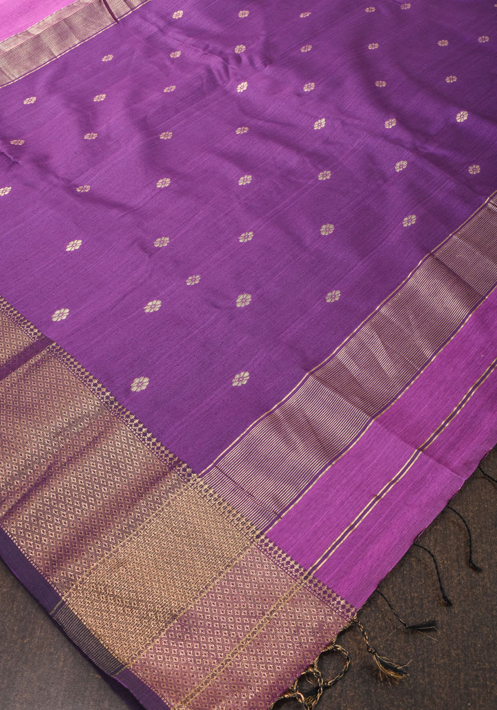 Handwoven Maheshwari Silk Cotton Saree in Lilac with zari borders
