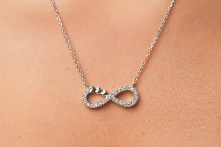 925 Silver Everlasting Love Pendant and attached chain.