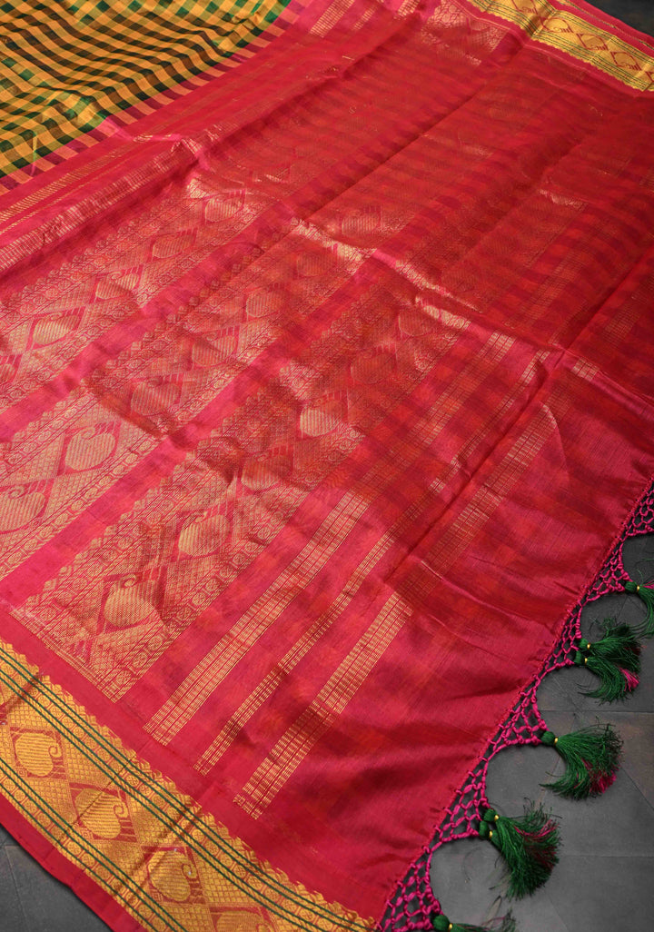 Pallum Pazhamum Kanchi Silk Cotton 100% Handloom Saree And Contrast Pink Zari Border