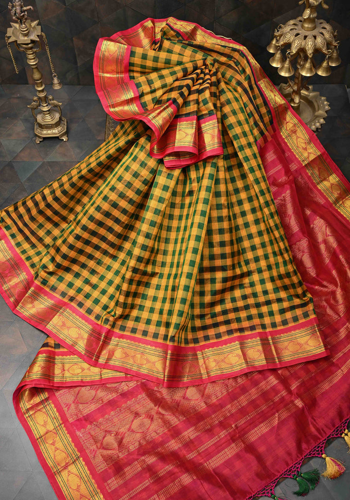 Pallum Pazhamum Kanchi Silk Cotton 100% Handloom Saree And Contrast Pink Zari Border