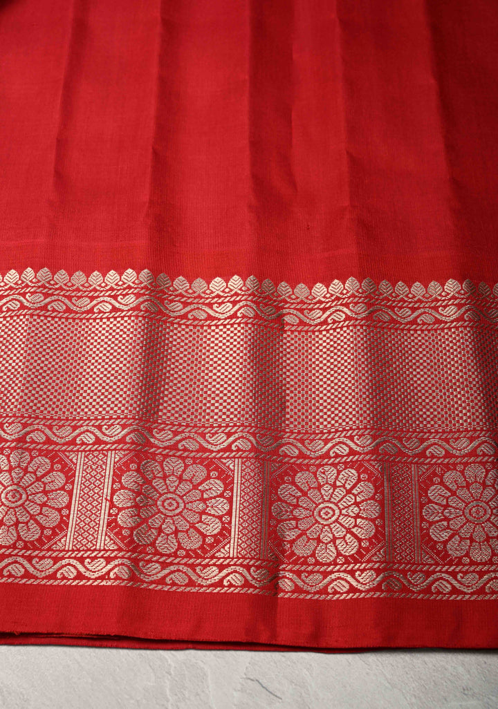 Dusty Sandalwood Dual tone Pure Gadwal Silk Saree with Resham Buttas and Contrast Zari Border | SILK MARK CERTIFIED