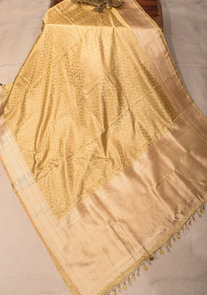 Elegant Golden Banarasi Silk Saree with Subtle Textured tanchoi weave and zari borders| SILK MARK CERTIFIED