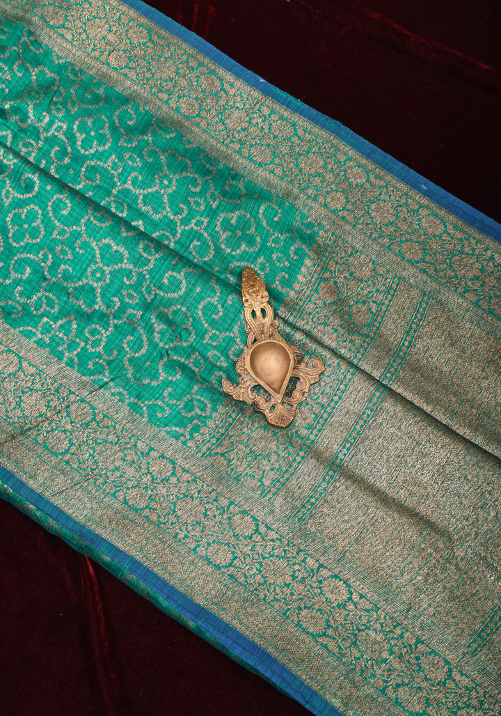 Authentic Banarasi Dotted Trellis pattern Pure Dupion Silk saree in Green with Kadhuwa Zari Border | SILK MARK CERTIFIED