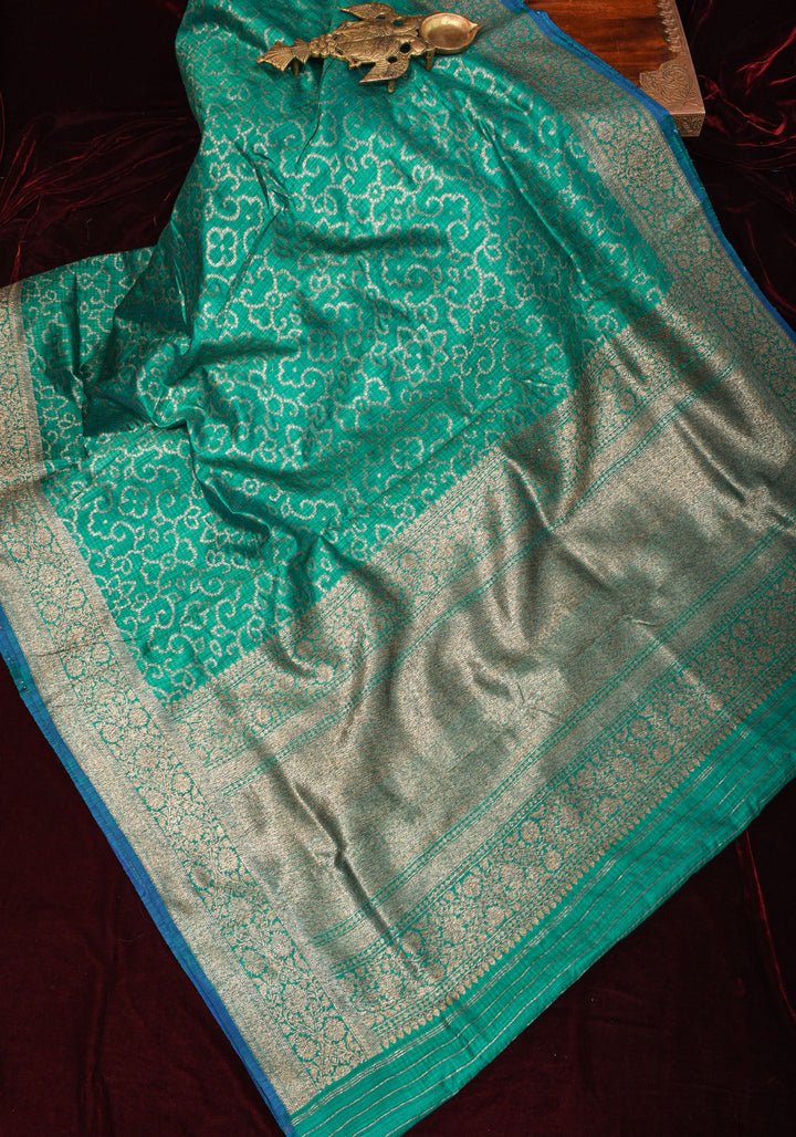 Authentic Banarasi Dotted Trellis pattern Pure Dupion Silk saree in Green with Kadhuwa Zari Border | SILK MARK CERTIFIED