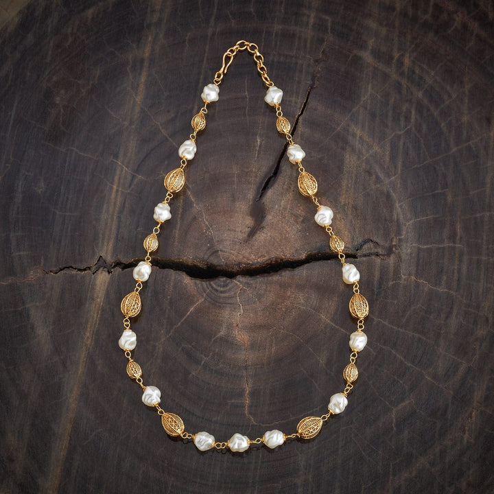 Gold-Plated Necklace with Lustrous Pearls and Filigree Beads