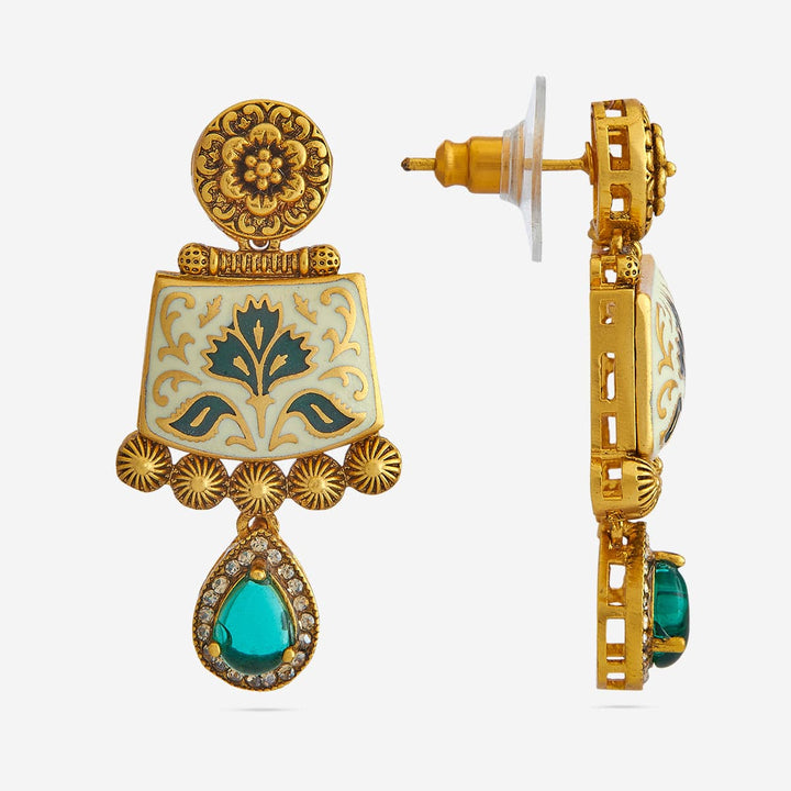 Antique Gold Plated Choker Necklace with Pendant and Matching Earrings