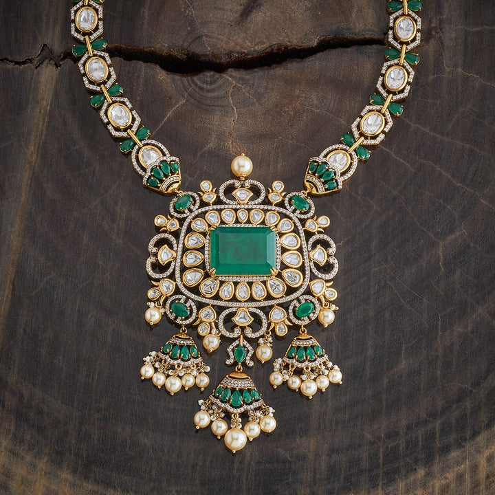 Elegant Victorian-Inspired Kundan Necklace with Green Stones and Pearls Detailing