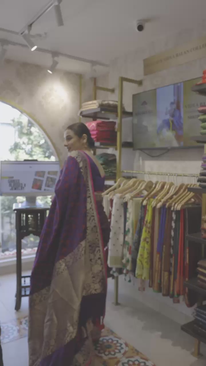 Stunning White Linen Saree with Goddess Durga Motif. Top Seller Saree. Vidya Balan Favorite!