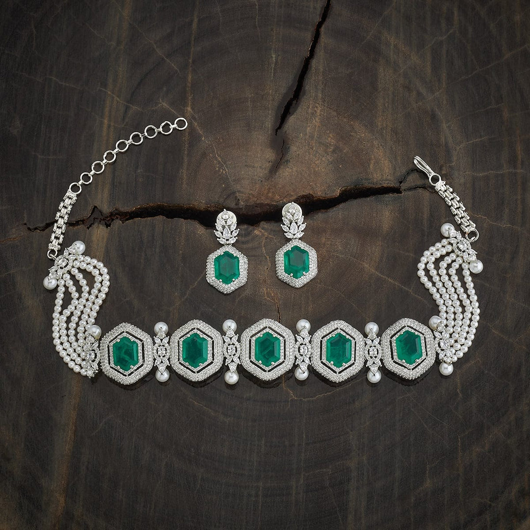 Emerald and Zircon Necklace Set with Pearls Details