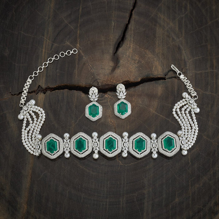 Emerald and Zircon Necklace Set with Pearls Details