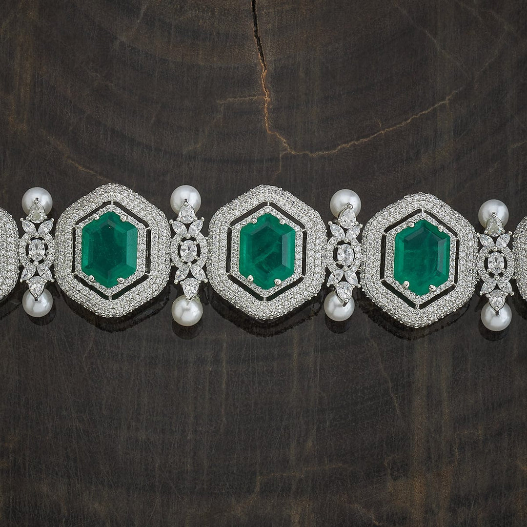 Emerald and Zircon Necklace Set with Pearls Details