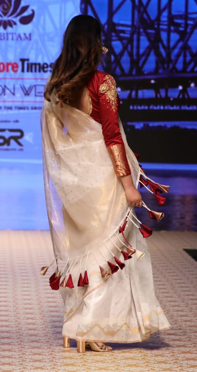 Exquisite Off White Sona Rupa Zari Jamdani with Pocket Sequins on Muslin Saree | SILK MARK CERTIFIED