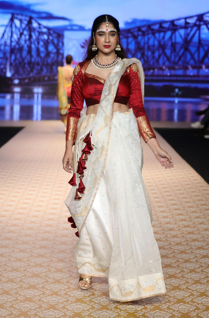 Exquisite Off White Sona Rupa Zari Jamdani with Pocket Sequins on Muslin Saree | SILK MARK CERTIFIED