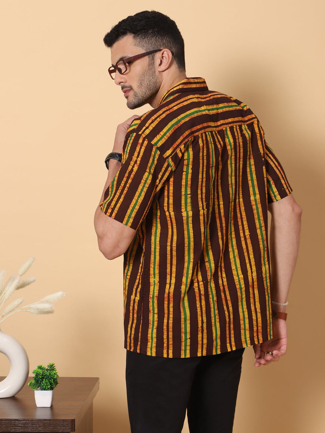 Walnut Men Batik Print Cotton Shirt in Brown for Men