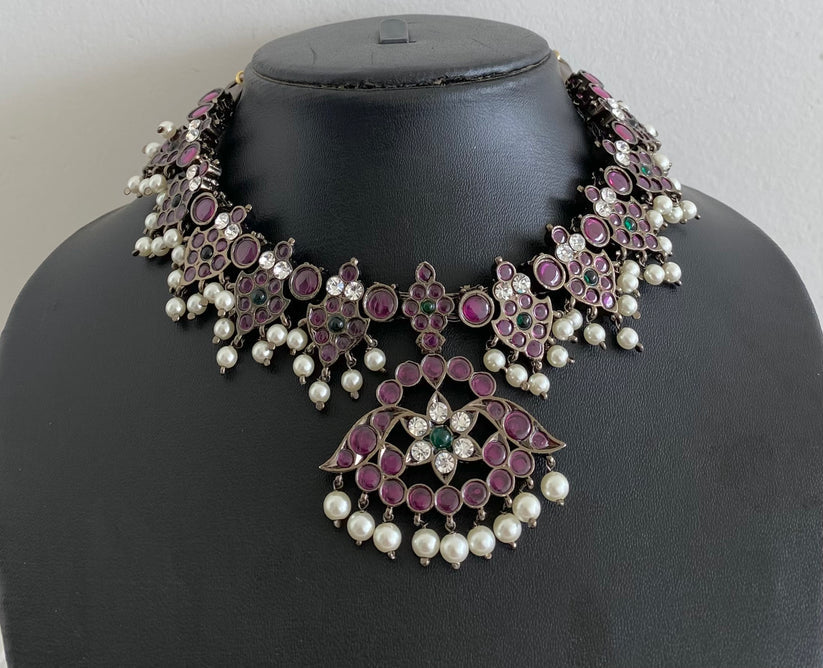Black finish precious kemp-green-white pearl necklace | SHOBITAM