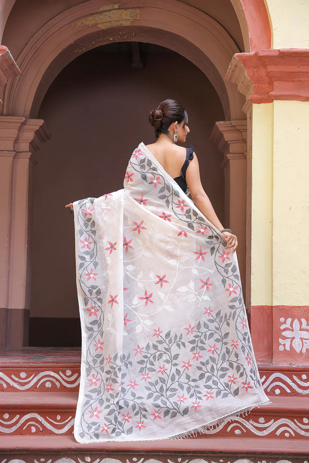 Handloom White Pure Cotton Exclusive Jamdani Saree with Red & White Flowers | SHOBITAM
