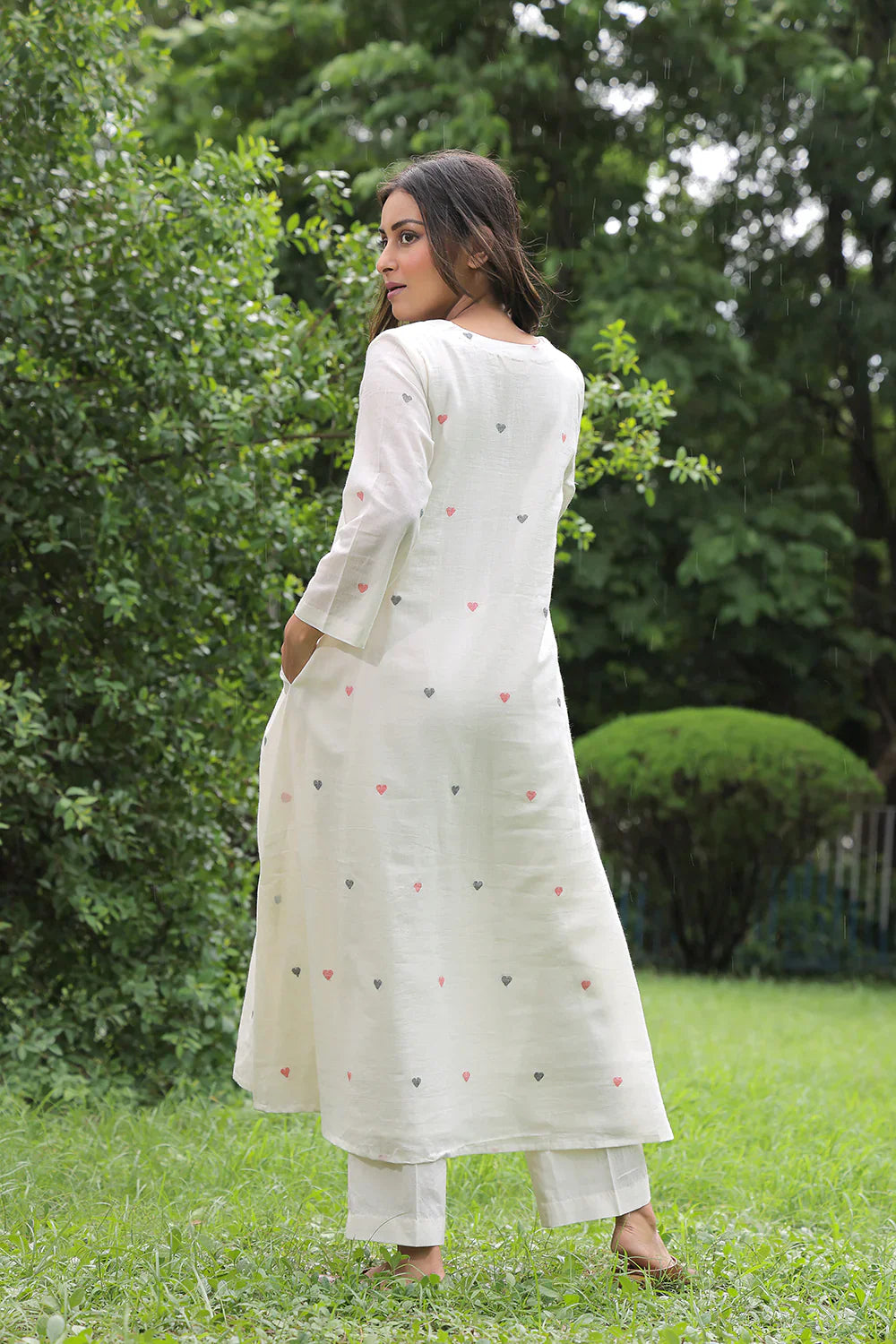 Handloom White Pure Cotton Heart Shape Jamdani Kurta Set With Dupatta | SHOBITAM