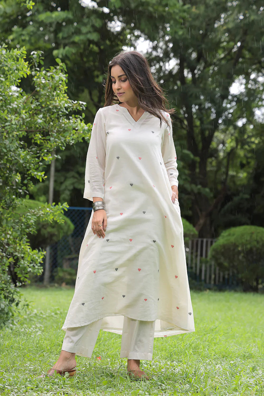 Handloom White Pure Cotton Heart Shape Jamdani Kurta Set With Dupatta | SHOBITAM
