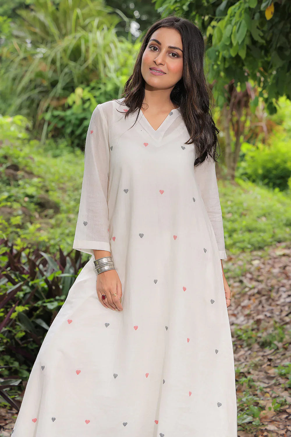 Handloom White Pure Cotton Heart Shape Jamdani Kurta Set With Dupatta | SHOBITAM