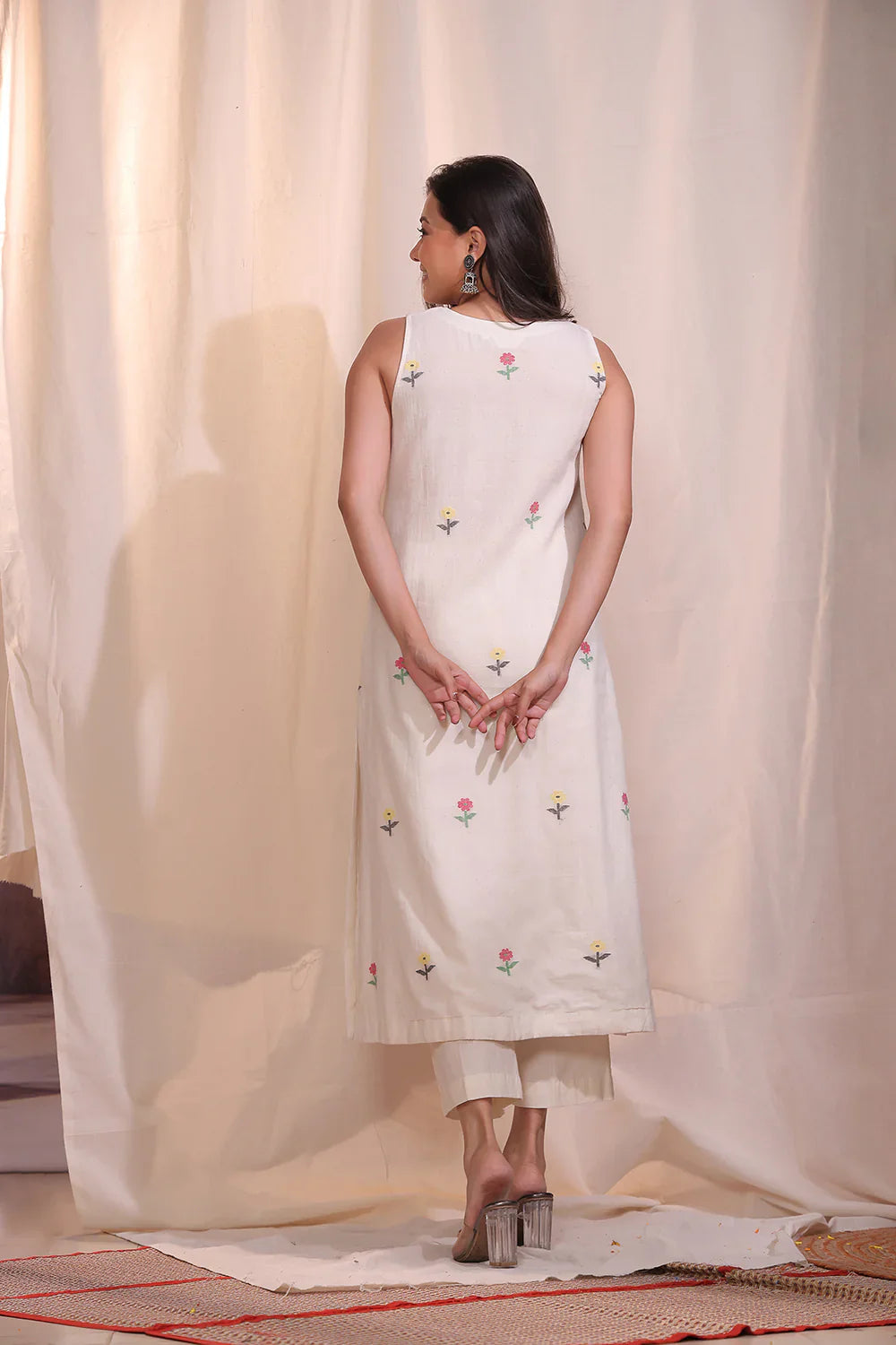Handloom Off White Pure Cotton Jamdani Flower Kurta Set With Dupatta | SHOBITAM