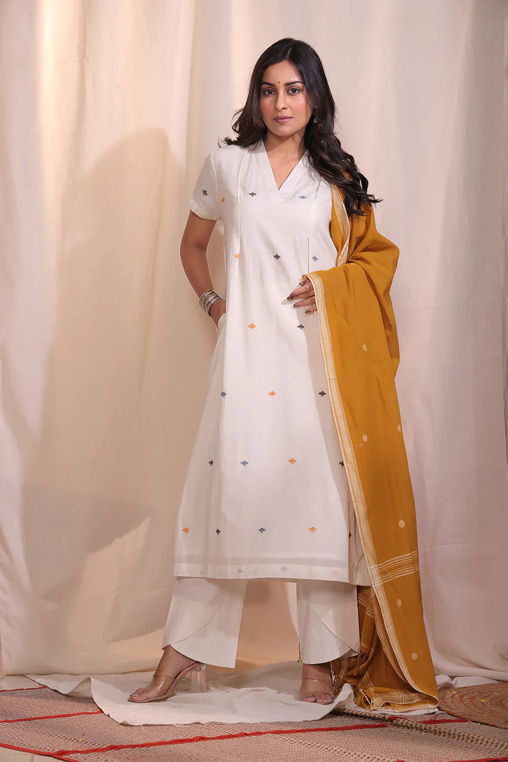 Handloom Off White Pure Cotton Jamdani Birds Kurta Set With Dupatta | SHOBITAM