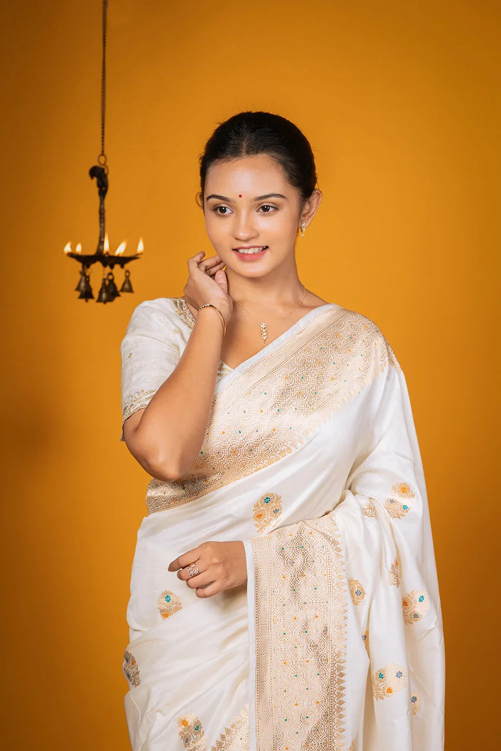 Pretty Handloom Cream Pure Silk Banarasi Saree with Gold Zari Meenakari Motifs  | SILK MARK CERTIFIED