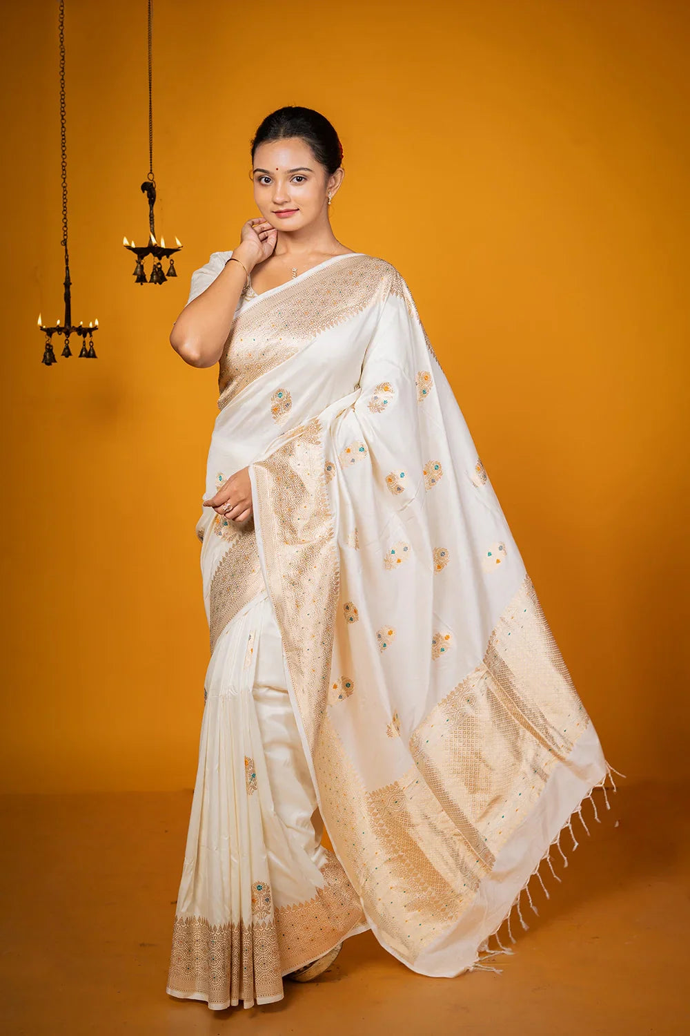 Pretty Handloom Cream Pure Silk Banarasi Saree with Gold Zari Meenakari Motifs  | SILK MARK CERTIFIED