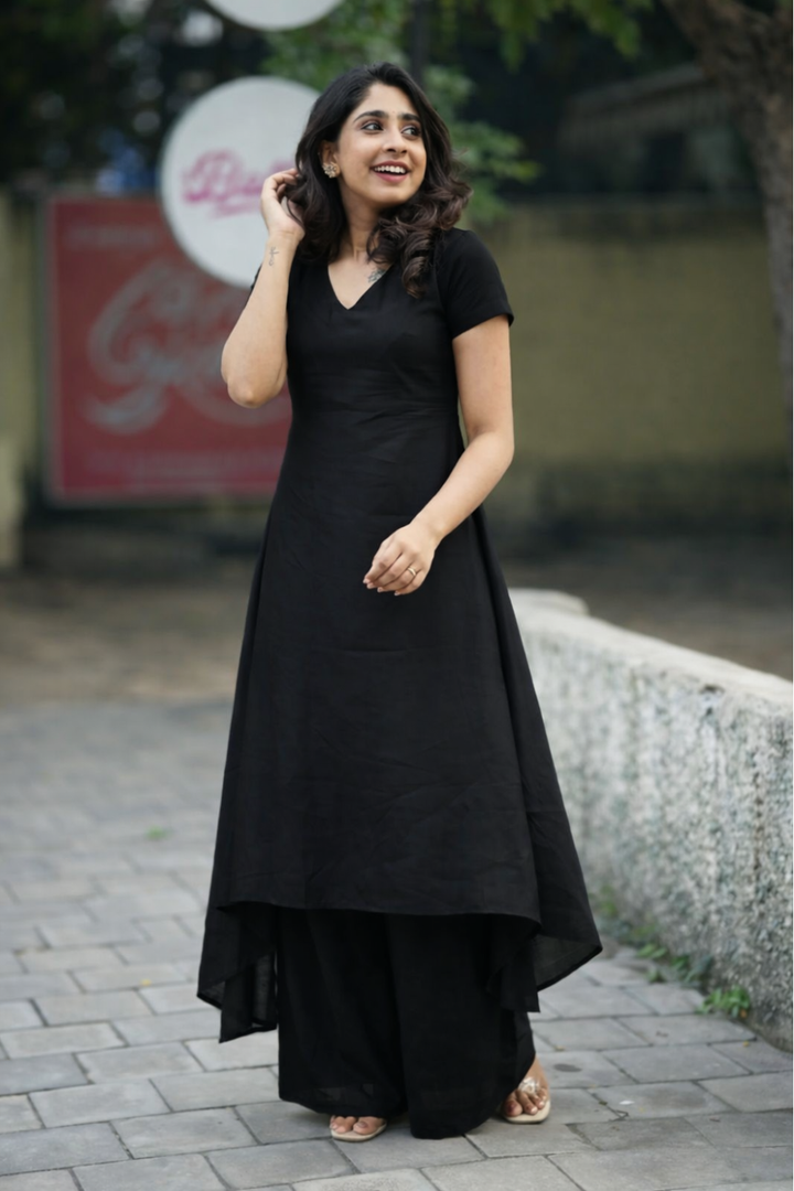 Nandhitha Black Kurta Set ( Set of 2) | SHOBITAM