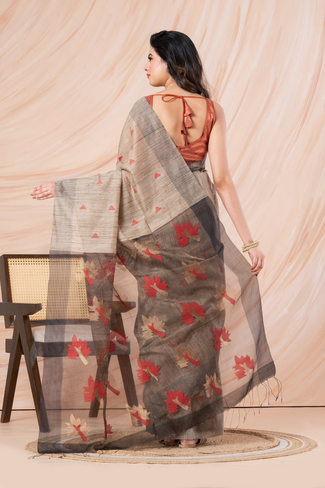 Handspun tussar saree with jamdani pallu. | SILK MARK CERTIFIED | SHOBITAM