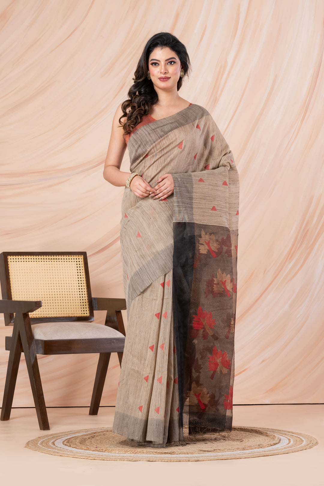 Handspun tussar saree with jamdani pallu. | SILK MARK CERTIFIED | SHOBITAM