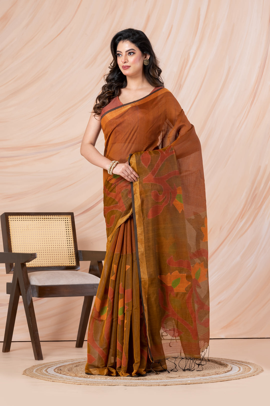 Handloom cotton-silk with jamdani woven border and pallu. | SHOBITAM