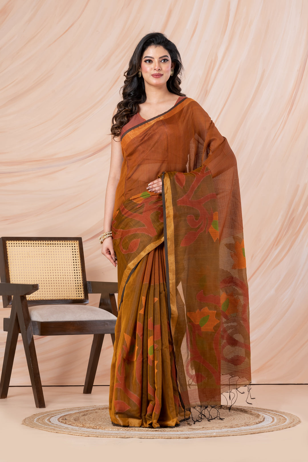 Handloom cotton-silk with jamdani woven border and pallu. | SHOBITAM