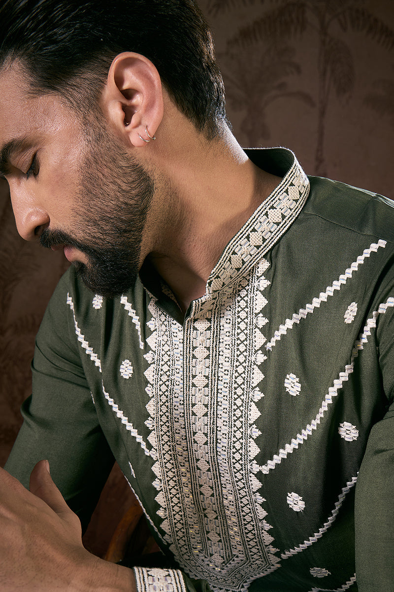 Green Silk Blend Solid Embroidered Straight Kurta With Trouser | SHOBITAM
