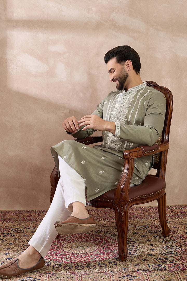 Green Silk Blend Embroidered Mandarin Collar Straight Kurta | SHOBITAM