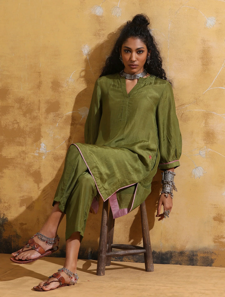 Green Muslin Silk Relaxed Kurta Co-ord Set | SHOBITAM