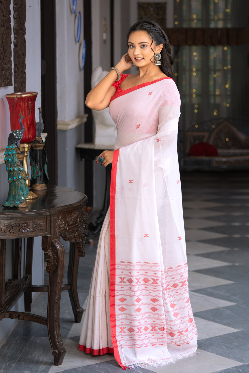Handloom White Pure Cotton Laal Paar Jamdani Saree | SHOBITAM