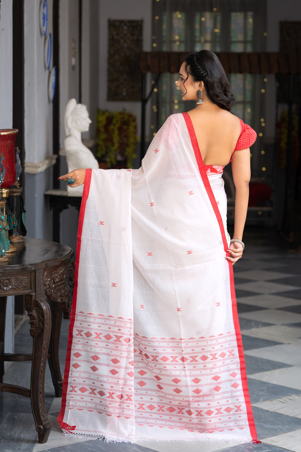 Handloom White Pure Cotton Laal Paar Jamdani Saree | SHOBITAM
