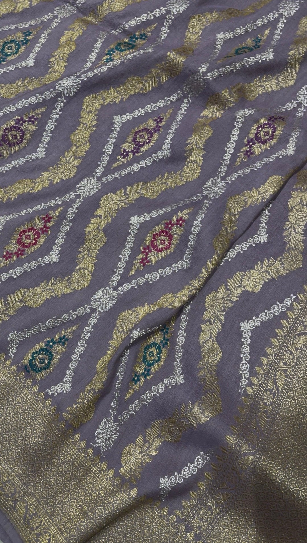 Dusty Lilac Geomatric Design on Banarasi Tussar Georgette Saree with Meenakari Sona Rupa Buttas and Zari Border| SILK MARK CERTIFIED